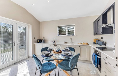 Snarestone Cabin | Silver Stag Properties, Luxury Cabin w/SK Bed