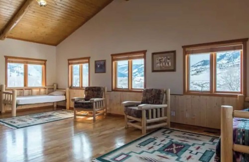 Meeteetse Cabin | Silver tip Lodge