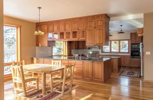 Meeteetse Cabin | Silver tip Lodge