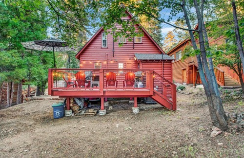 Moonridge Ski Chalet | Silvertip Pines Cozy Hillside Log Cabin Retreat