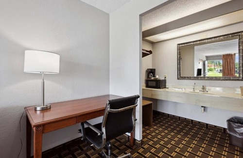 Greeneville Hotel | Simple Stay Near Greeneville Attractions With Free Parking