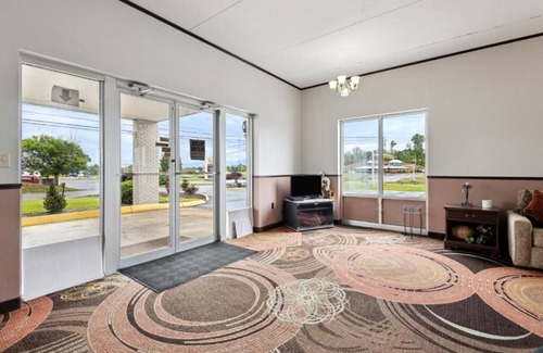 Greeneville Hotel | Simple Stay Near Greeneville Attractions With Free Parking