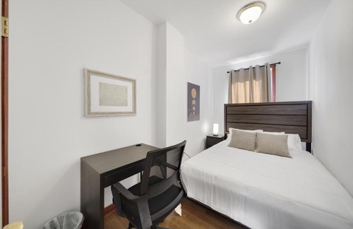 Harrison Lenox Apartment | Simply Furnished 3br1bth In The South End