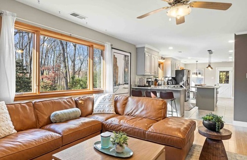 Vienna House | Single Fam | Private | Spacious | Entertainment