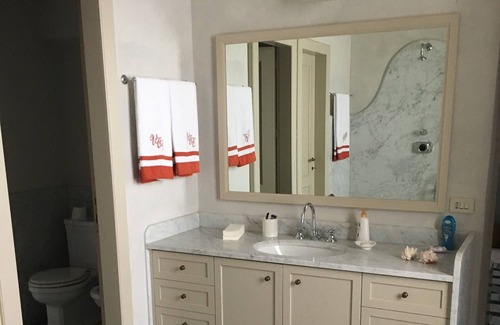 Madonna dell'Olmo Apartment | Single Room in Villa - Camera del Conte