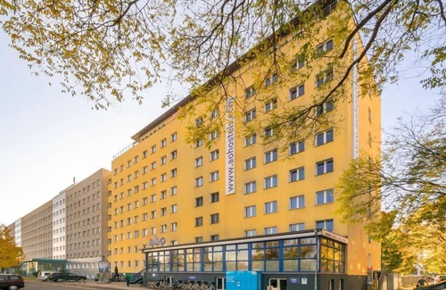 Suedvorstadt House | Single Room, Shower, Toilet - a & o Dresden Hauptbahnhof