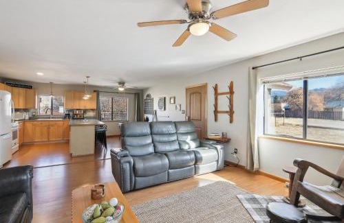 Chama House | Single Tree Cottage - Walk to Downtown Chama!