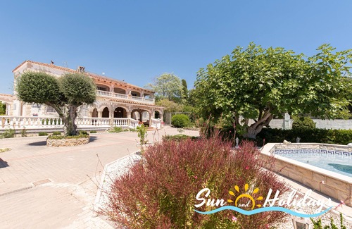 Sant Salvador Villa | Singular Paradis villa with private pool 400m from the beach
