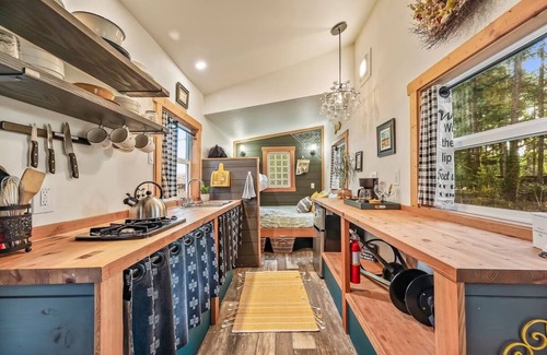 Sherwood Apartment | Sip and Stay Here! Close to Oregon Wineries - Unique Northwest Vacation Rentals