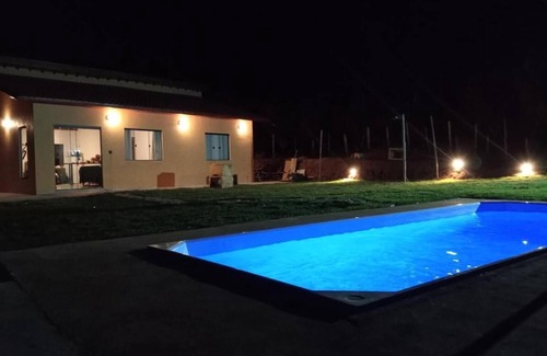 Lambari House | Sitio Ambar, a 5 km dos Parques, Local Completo com Piscina Para sua Família