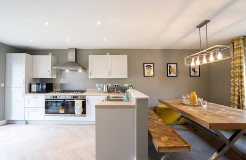 Bicester House | Six Bedroom Detached House Super Close to Bicester Outlet