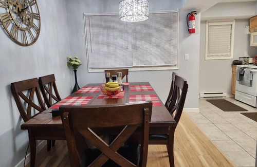 Saanich East House | Six bedroom house near UVic.