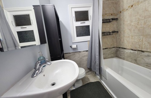 Saanich East House | Six bedroom house near UVic.