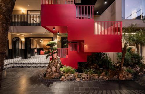 Dali Ancient Town Hotel | SIXI CANGSHAN MOUNTAINS GOLDEN SUNRISE MIRROR OF THE SKY SOUND SLEEP HOTEL DALI ANCIENT CITy