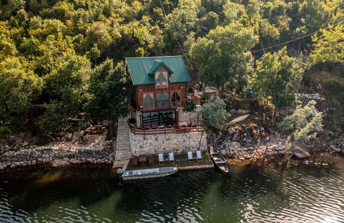 Karuc House | Skadar Lake Waterfront Two-Bedroom Home