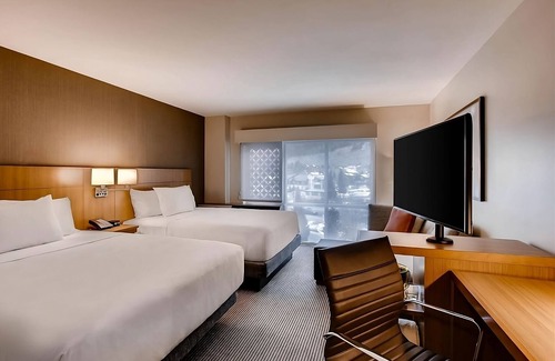 Mountain House Hotel | Ski Fun with Morning Delight! Two Pet-friendly Units, Free Shuttle and Breakfast