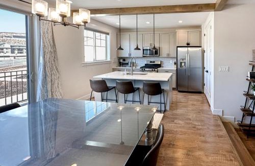 Timber Lakes House | Ski Haven Hideaway near PC