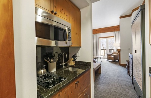 Stowe Area Apartment | Ski in/out! Large Studio in Lodge at Spruce Peak