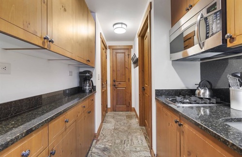 Stowe Area Apartment | Ski in/out! Large Studio in Lodge at Spruce Peak
