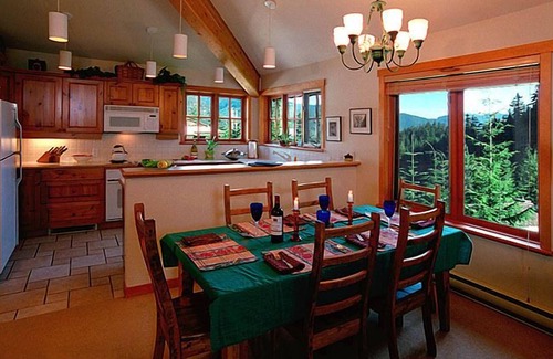 Nordic Estates House | Ski in & out with Private Hot Tub, Wood Fireplace, Garage