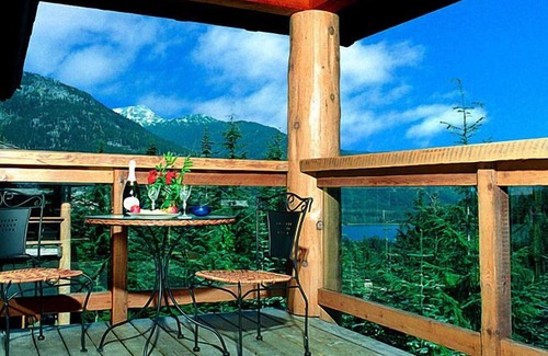 Nordic Estates House | Ski in & out with Private Hot Tub, Wood Fireplace, Garage