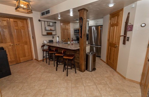 Seven Springs Condo | Ski In/Ski Out Condo in Sunridge with Private Hot Tub