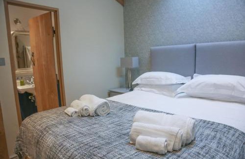 Box Apartment | SKITTLES - charming one bedroom apartment - parking - easy access to Bath