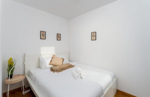 Wola Duchacka Apartment | Skowronia Modern Apartment by BookingHost