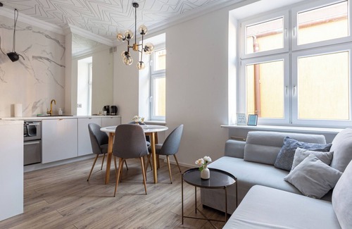 Srodmiescie Apartment | Skwer Kościuszki Grey Apartment