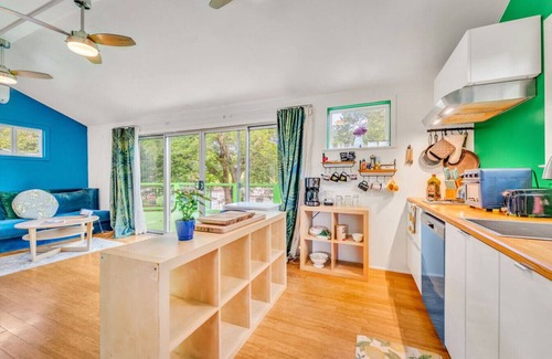 Chestnut House | Sky-High Treehouse - East Austin