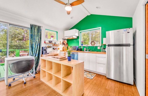 Chestnut House | Sky-High Treehouse - East Austin