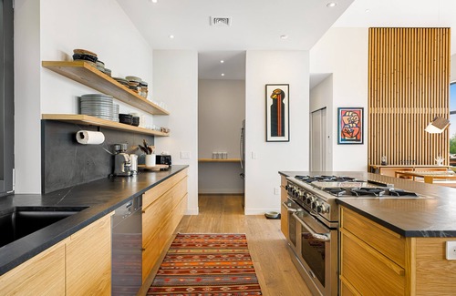 Warren House | Sky Zen | House in Warren with ridge line mountain views - dogs welcome