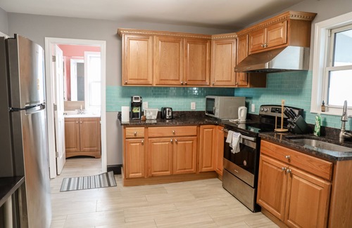 Quincy Apartment | Skyline & Beach View 1 BR w/Parking!