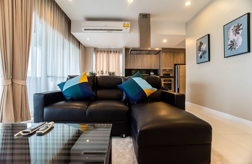 Khlong Toei Apartment | SKYVIEW@MRT/7-Eleven/Gym/POOL/Hi-SWifi/ETS