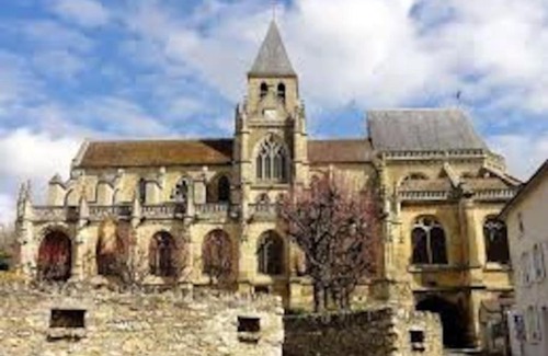 Triel-sur-Seine Apartment | Skyview Studio - Triel Centre