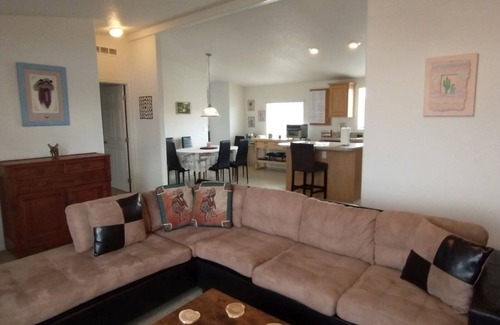 Meadview House | Skywalk/GCW/Lake Mead/Colorado river home near Meadview