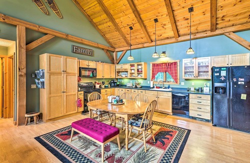 Slatyfork Farm Cabin | Slaty Fork Escape w/Mountain View + Hot Tub!