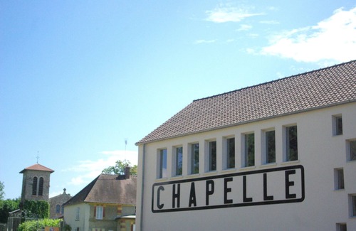 Clairefontaine-en-Yvelines Apartment | Sleep in nature, in an art center!