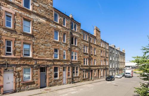 West End Apartment | Sleek Canalside Stay in Edinburgh