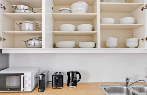 Grinzing Apartment | Sleek Döbling 1BR w/Elevator, near Spittelau & U6, by Blueground