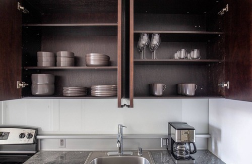 West Bellevue Apartment | Sleek Downtown Bellevue Studio w/Gym, W/D, near shops, by Blueground