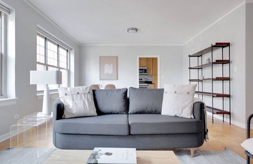 Evanston Apartment | Sleek Evanston 1BR w/Dishwasher, walk to Northwestern, by Blueground
