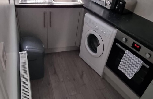 Wallington Apartment | Sleek, Sleeps 6 Sunset Views, Family friendly