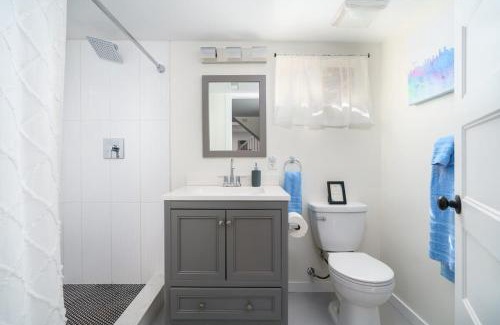 Congress Park Apartment | Sleek & Stylish Apt Steps From Bluebird Theater