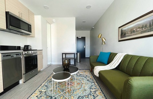 Des Moines Apartment | Sleepover: Urban Studio and Gym - Des Moinesn