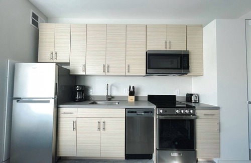 Des Moines Apartment | Sleepover: Urban Studio and Gym - Des Moinesn