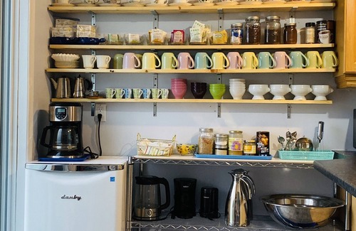 Waterloo House | Sleeps 12- Airy 3 bedroom, 1.5 baths semi-detached home