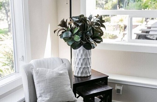 Corvallis House | Sleeps 12! Spectacular Modern Designer Home on Golf Course with Stunning Views