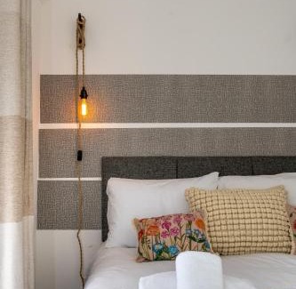 Margam Apartment | Sleeps 6 - 3 Doubles - 2 Baths - Free Parking