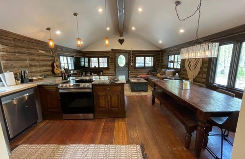 Allenspark House | Sleepy Hollow in Ferncliff - Hot Tub